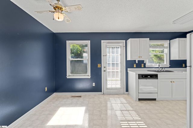 302 Valley View Road, Fountain Inn, SC 29644