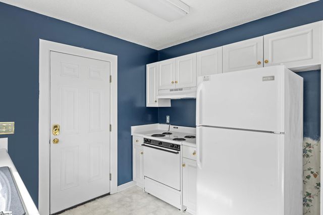 302 Valley View Road, Fountain Inn, SC 29644