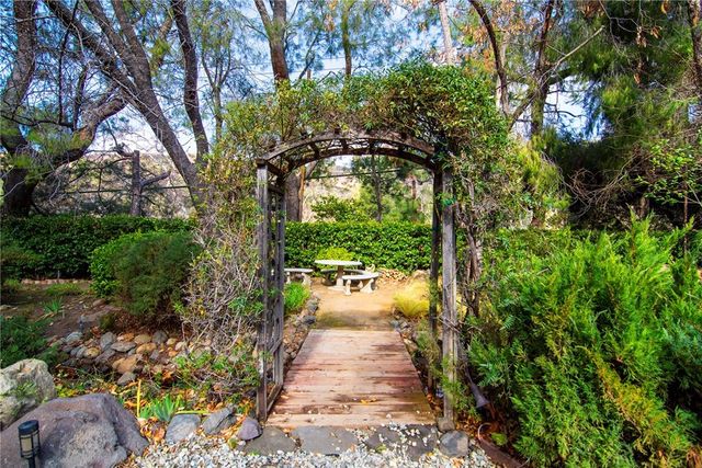 31350 Lobo Canyon Road, Agoura Hills, CA 91301