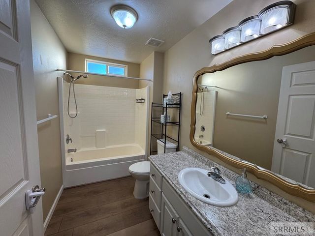 3736 Ellendale Circle, Ammon, ID 83406