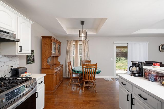 2722 S Meadowlark Avenue, Springfield, MO 65807