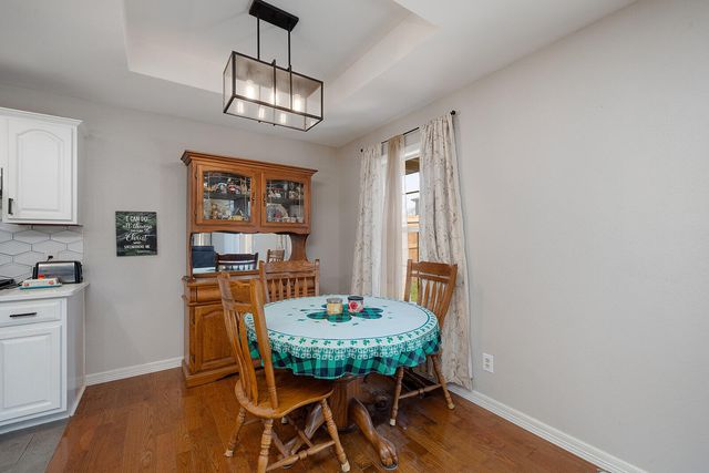 2722 S Meadowlark Avenue, Springfield, MO 65807