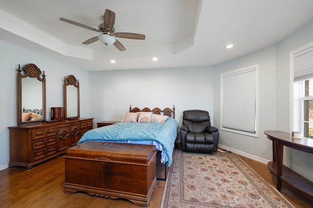 2722 S Meadowlark Avenue, Springfield, MO 65807