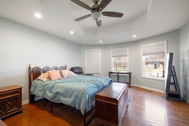 2722 S Meadowlark Avenue, Springfield, MO 65807