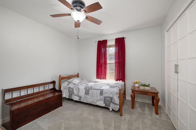 2722 S Meadowlark Avenue, Springfield, MO 65807