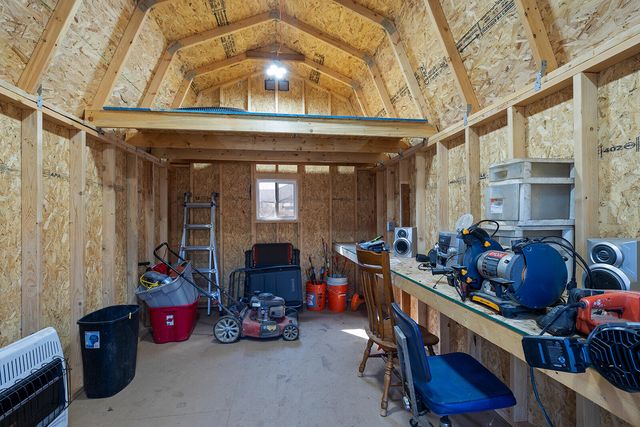 2722 S Meadowlark Avenue, Springfield, MO 65807