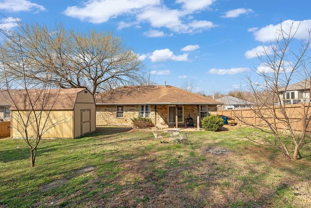 2722 S Meadowlark Avenue, Springfield, MO 65807