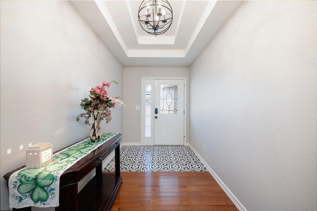 2722 S Meadowlark Avenue, Springfield, MO 65807