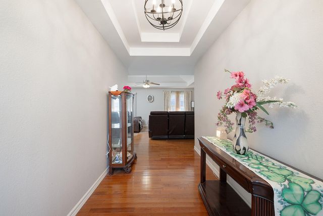 2722 S Meadowlark Avenue, Springfield, MO 65807