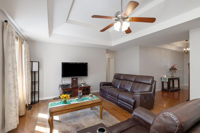 2722 S Meadowlark Avenue, Springfield, MO 65807