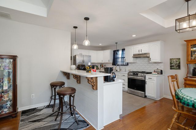 2722 S Meadowlark Avenue, Springfield, MO 65807