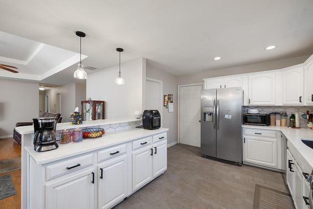 2722 S Meadowlark Avenue, Springfield, MO 65807