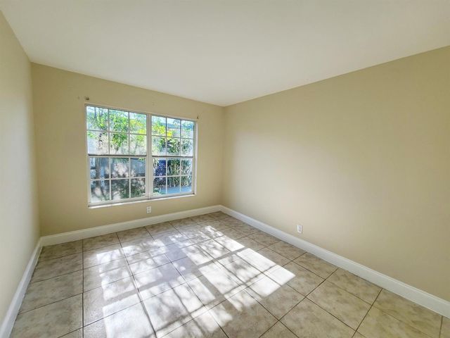 420 Blue Heron Boulevard 2, West Palm Beach, FL 33404