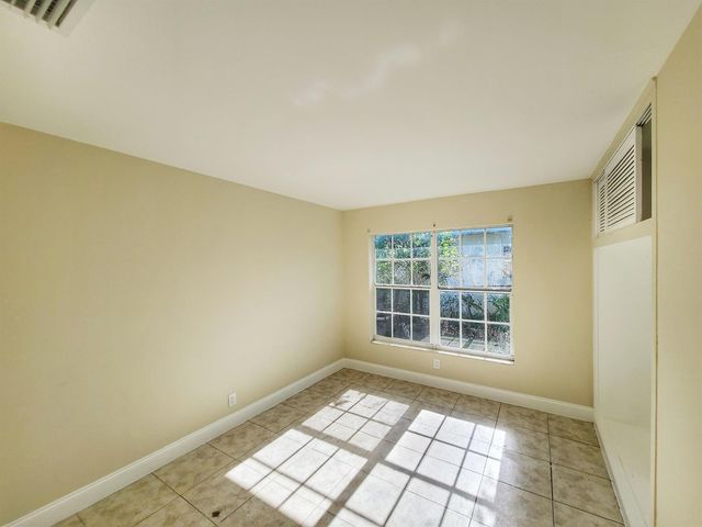 420 Blue Heron Boulevard 2, West Palm Beach, FL 33404