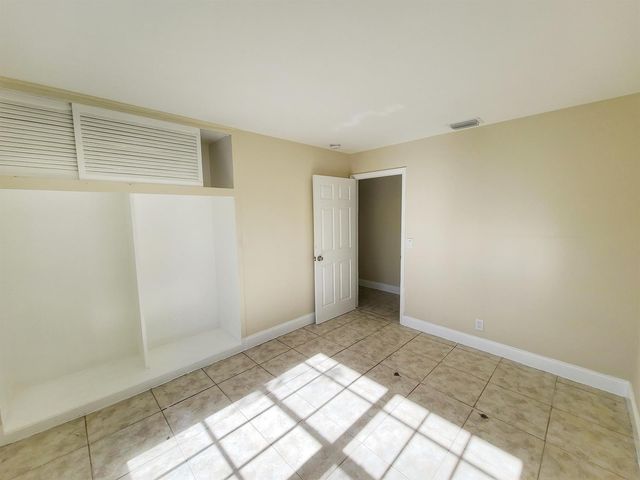 420 Blue Heron Boulevard 2, West Palm Beach, FL 33404