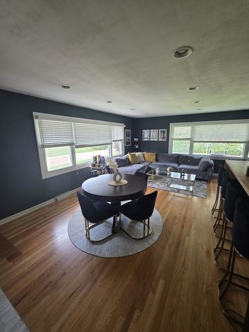 331 E Lake Avenue, Glenview, IL 60025
