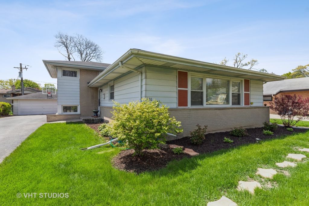 331 E Lake Avenue, Glenview, IL 60025