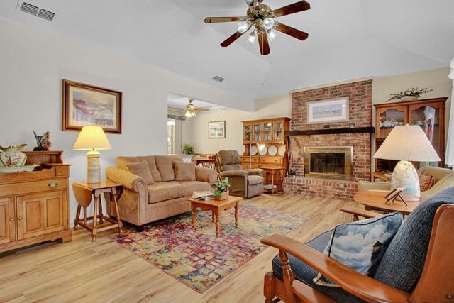 324 Texas Drive, Hideaway, TX 75771