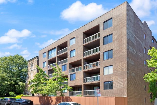 321 Harvard St 309, Cambridge, MA 02139