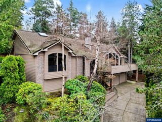 3060 Camellia Dr S, Salem, OR 97302