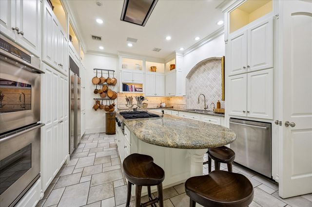 2121 Kirby Drive 4NE, Houston, TX 77019