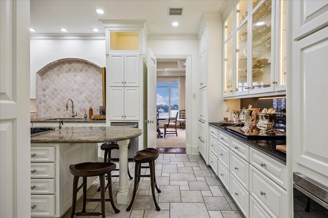 2121 Kirby Drive 4NE, Houston, TX 77019