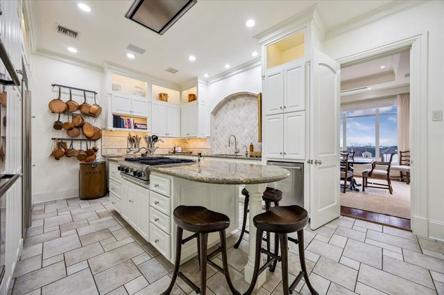 2121 Kirby Drive 4NE, Houston, TX 77019