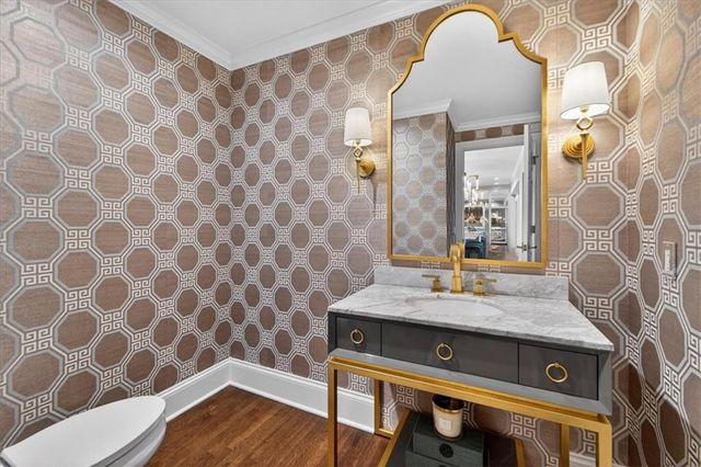 4937 WYANDOTTE Street 400, Kansas City, MO 64112