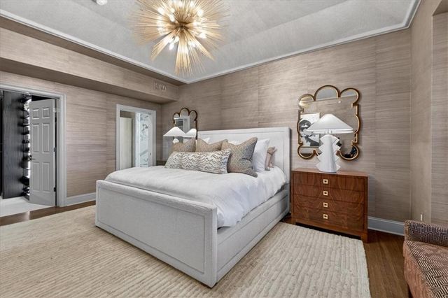 4937 WYANDOTTE Street 400, Kansas City, MO 64112