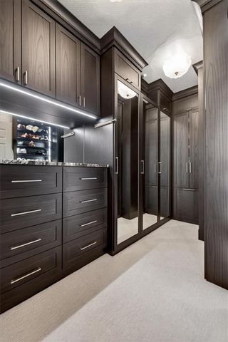 4937 WYANDOTTE Street 400, Kansas City, MO 64112