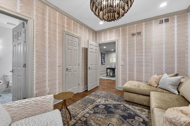 4937 WYANDOTTE Street 400, Kansas City, MO 64112