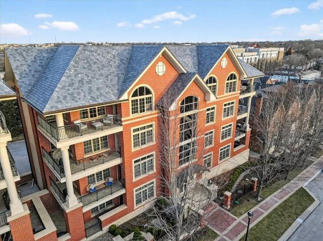 4937 WYANDOTTE Street 400, Kansas City, MO 64112