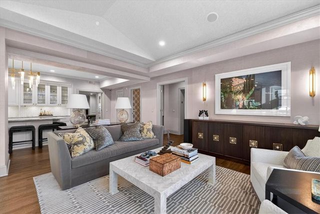 4937 WYANDOTTE Street 400, Kansas City, MO 64112