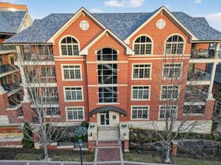 4937 WYANDOTTE Street 400, Kansas City, MO 64112