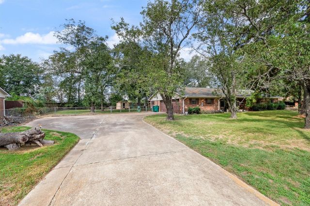 204 Gerald Street, Willis, TX 77378