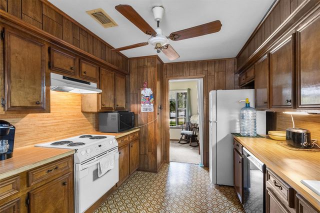204 Gerald Street, Willis, TX 77378