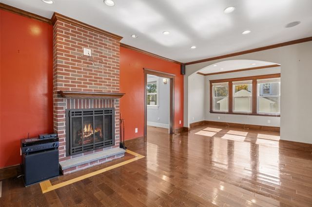 102 Hall Pl, Quincy, MA 02169