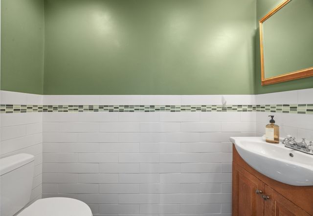 102 Hall Pl, Quincy, MA 02169