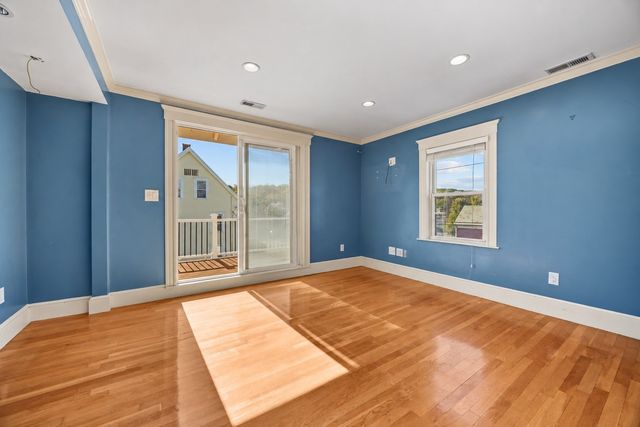 102 Hall Pl, Quincy, MA 02169