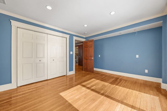102 Hall Pl, Quincy, MA 02169