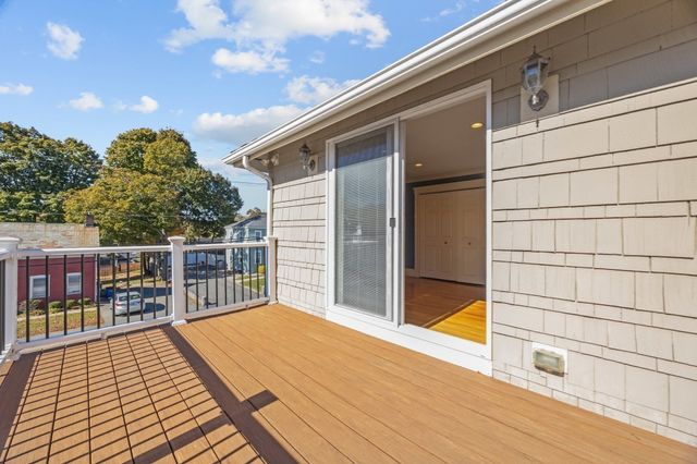 102 Hall Pl, Quincy, MA 02169