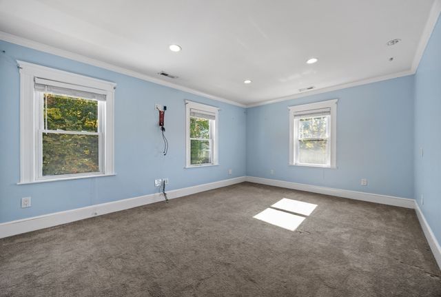 102 Hall Pl, Quincy, MA 02169