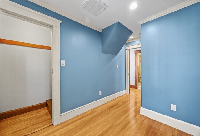 102 Hall Pl, Quincy, MA 02169