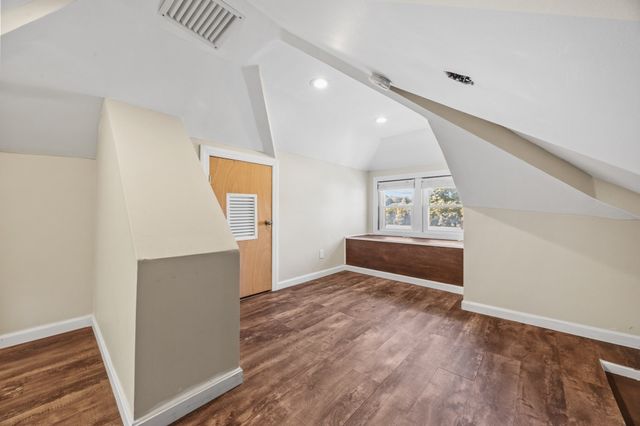 102 Hall Pl, Quincy, MA 02169