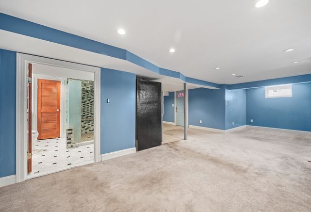 102 Hall Pl, Quincy, MA 02169
