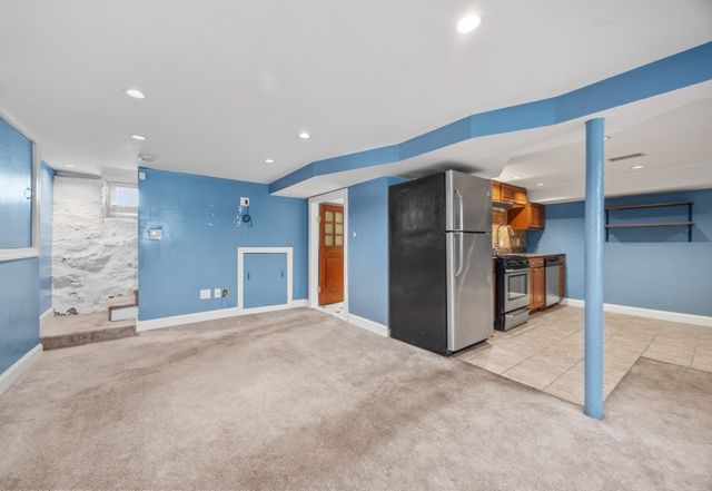 102 Hall Pl, Quincy, MA 02169