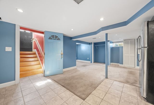 102 Hall Pl, Quincy, MA 02169