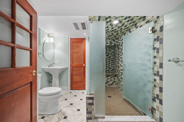 102 Hall Pl, Quincy, MA 02169