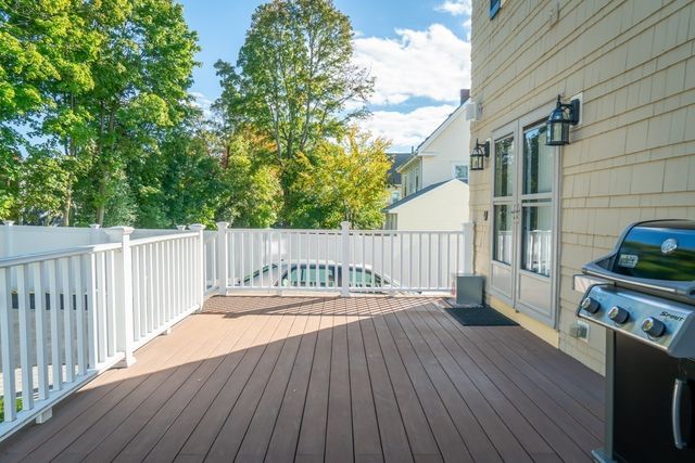 102 Hall Pl, Quincy, MA 02169