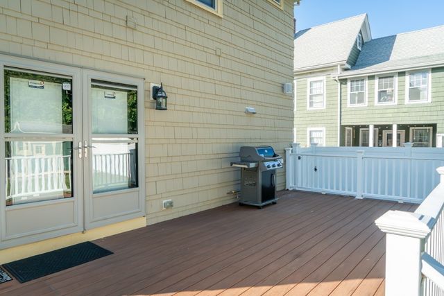 102 Hall Pl, Quincy, MA 02169